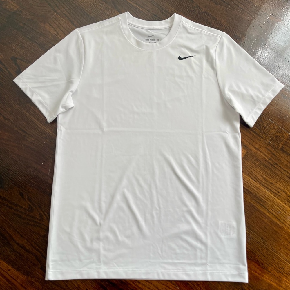Nike dri-fit Men's White Short Sleeve Tee new with out tags
